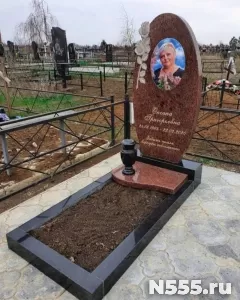 Памятники из карельского гранита
